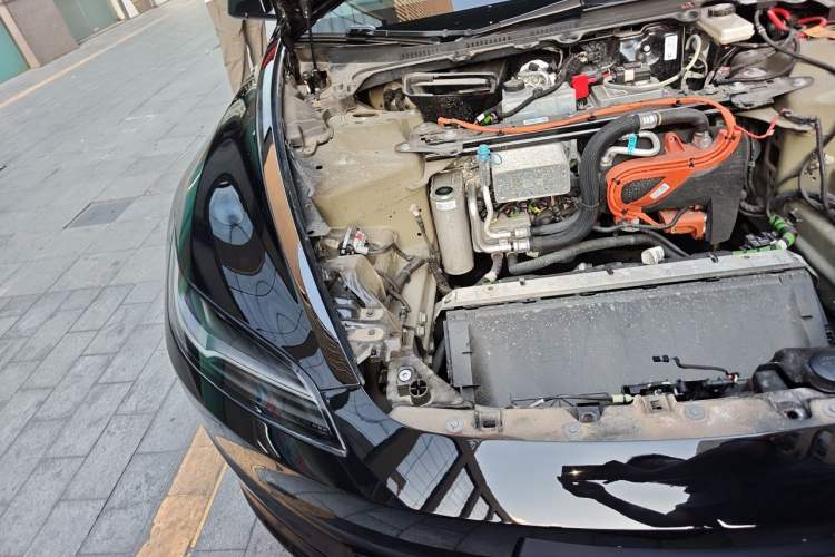 Used Tesla Model 3 2023 Rear-Wheel-Drive Version Engine Bay Right
