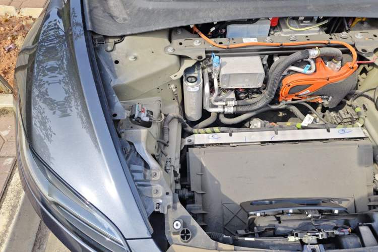 Used Tesla Model 3 2023 Rear-Wheel-Drive Version Engine Bay Right