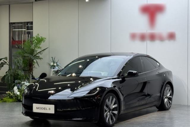Used Tesla Model 3 2023 Long-Range All-Wheel-Drive Version