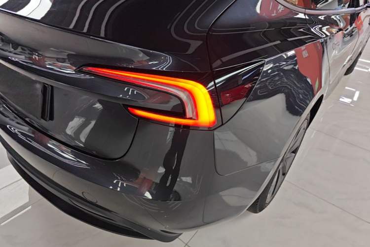 Used Tesla Model 3 2023 Long-Range All-Wheel-Drive Version Exterior 3