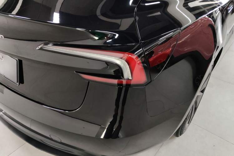 Used Tesla Model 3 2023 Rear-Wheel-Drive Version Exterior 3
