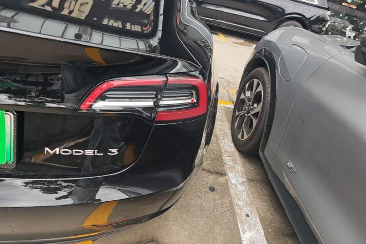 Used Tesla Model 3 2023 Rear-Wheel-Drive Version Exterior 3