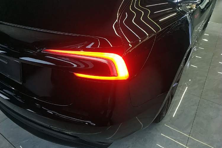 Used Tesla Model 3 2023 Rear-Wheel-Drive Version Exterior 3