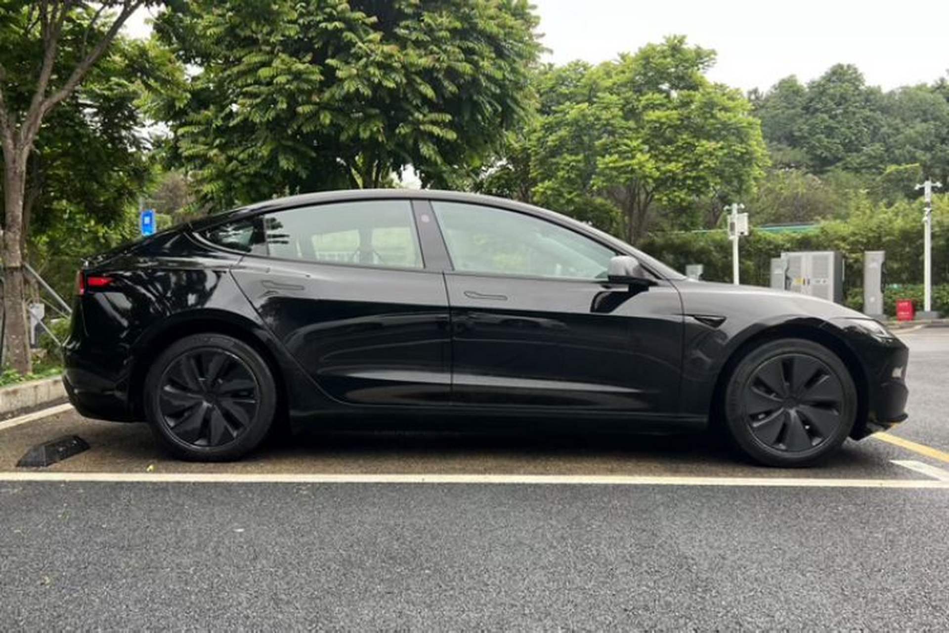 Used Tesla Model 3 2023 Rear-Wheel-Drive Version Exterior 4
