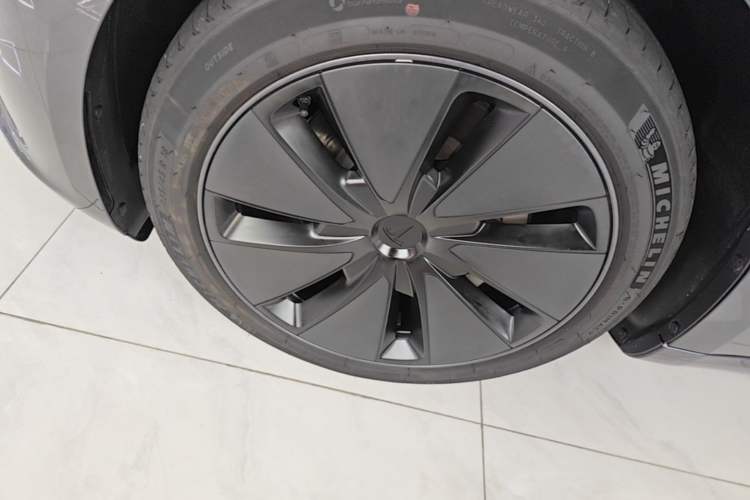Used Tesla Model 3 2023 Long-Range All-Wheel-Drive Version Exterior 4