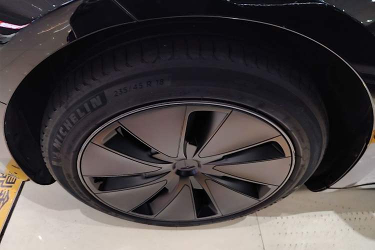 Used Tesla Model 3 2023 Rear-Wheel-Drive Version Exterior 4