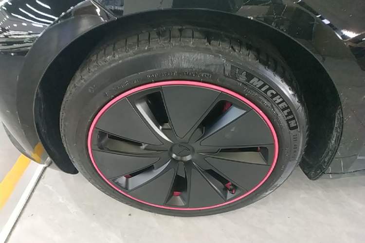 Used Tesla Model 3 2023 Rear-Wheel-Drive Version Exterior 4