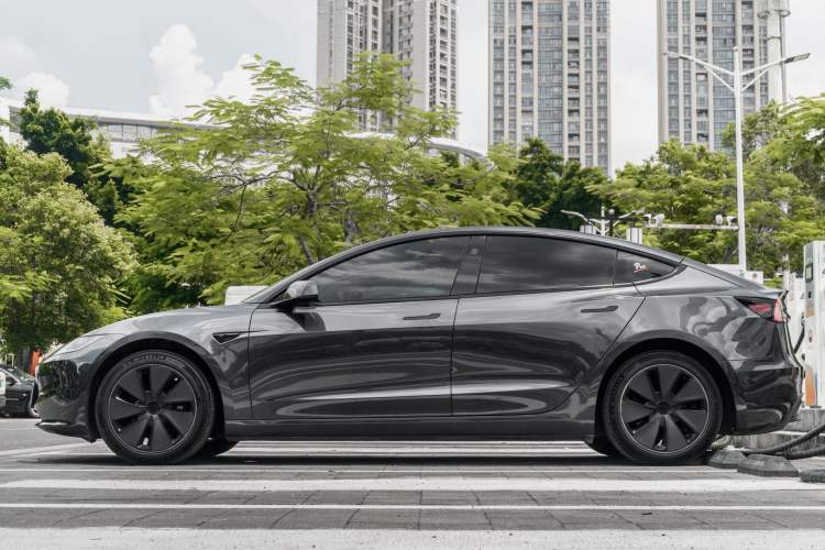 Used Tesla Model 3 2023 Rear-Wheel-Drive Version Exterior 6