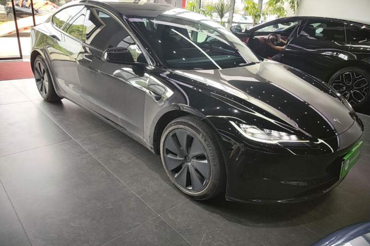 Used Tesla Model 3 2023 Rear-Wheel-Drive Version Front Right 45 Deg