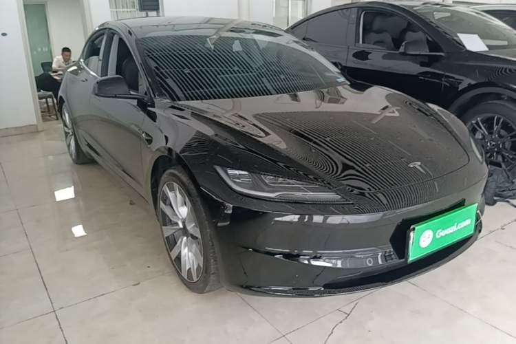 Used Tesla Model 3 2023 Rear-Wheel-Drive Version Front Right 45 Deg