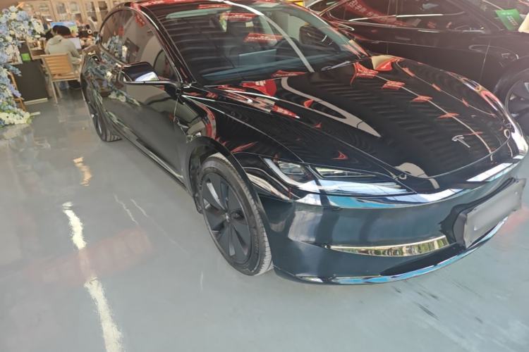 Used Tesla Model 3 2023 Rear-Wheel-Drive Version Front Right 45 Deg