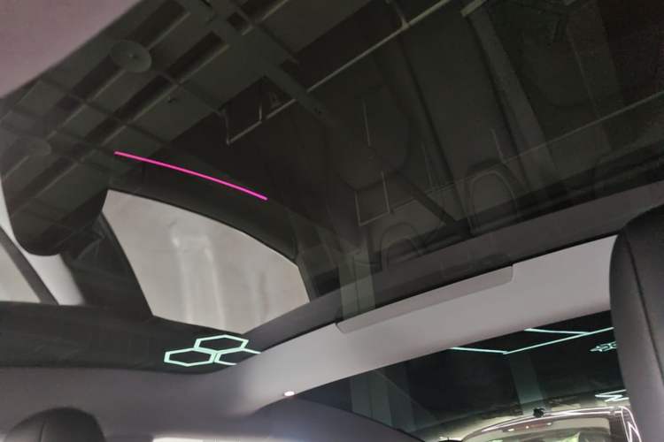 Used Tesla Model 3 2023 Rear-Wheel-Drive Version Headliner
