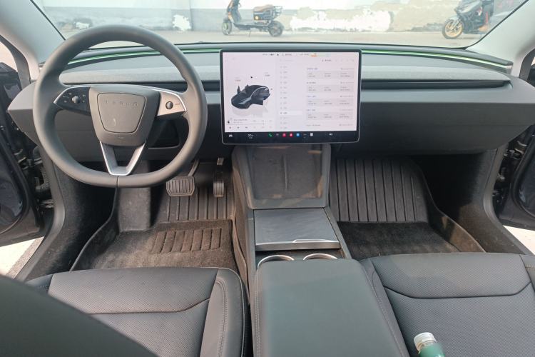 Used Tesla Model 3 2023 Rear-Wheel-Drive Version Interior 2