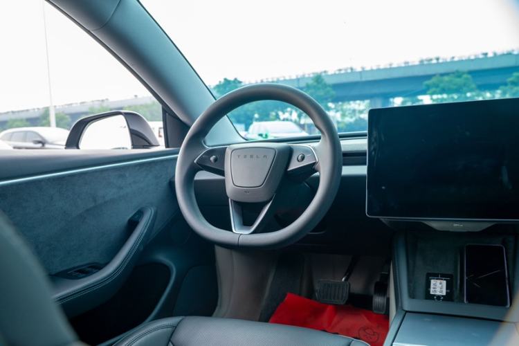 Used Tesla Model 3 2023 Long-Range All-Wheel-Drive Version Interior 2