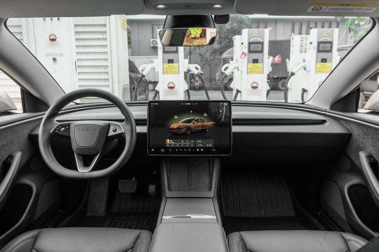 Used Tesla Model 3 2023 Rear-Wheel-Drive Version Interior 2
