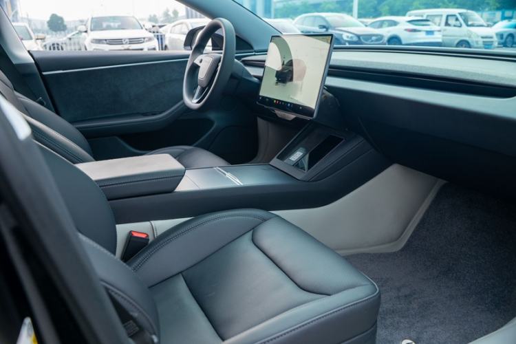 Used Tesla Model 3 2023 Long-Range All-Wheel-Drive Version Interior 3