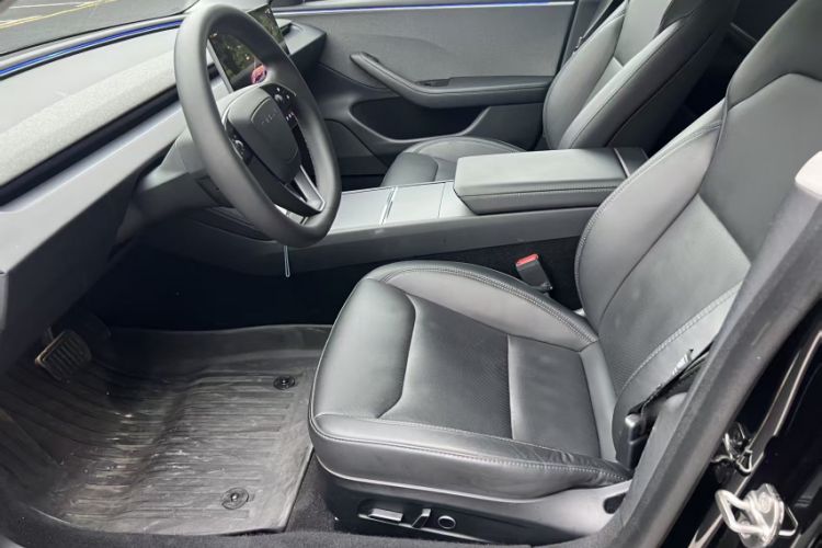 Used Tesla Model 3 2023 Rear-Wheel-Drive Version Interior 3