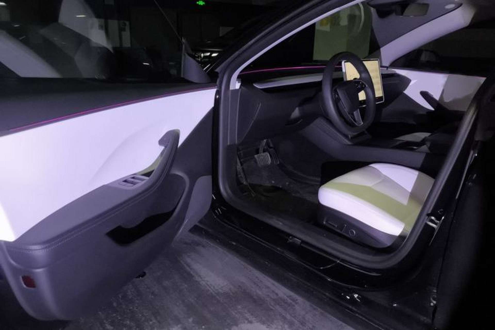 Used Tesla Model 3 2023 Rear-Wheel-Drive Version Interior 3