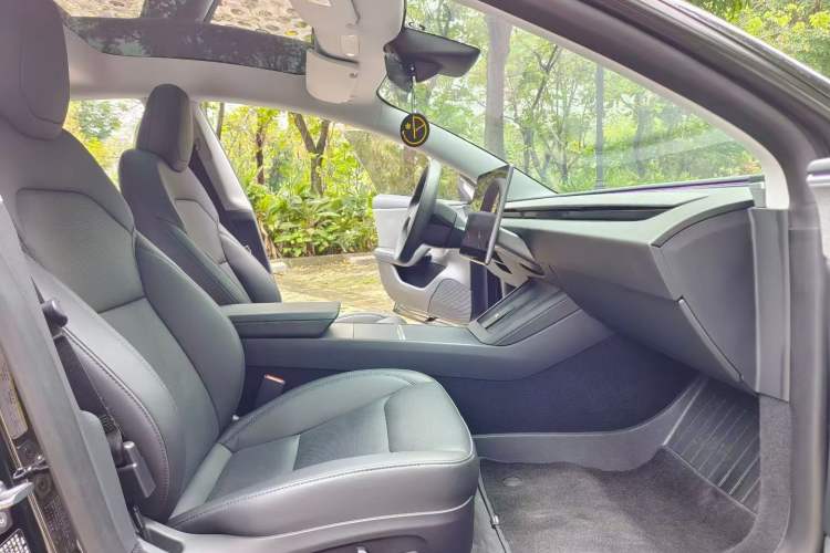 Used Tesla Model 3 2023 Rear-Wheel-Drive Version Interior 3