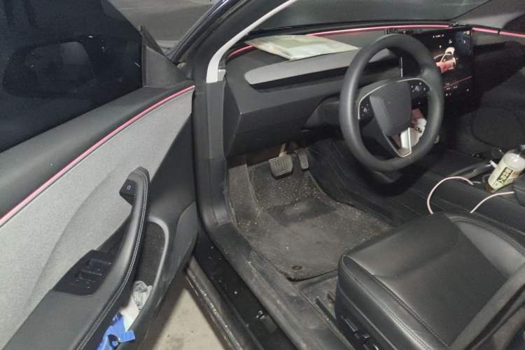 Used Tesla Model 3 2023 Rear-Wheel-Drive Version Interior 3