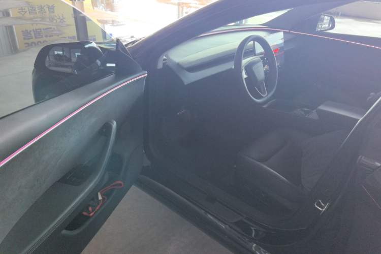 Used Tesla Model 3 2023 Long-Range All-Wheel-Drive Version Interior 3