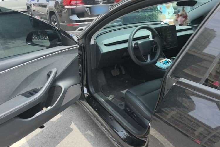 Used Tesla Model 3 2023 Rear-Wheel-Drive Version Interior 3