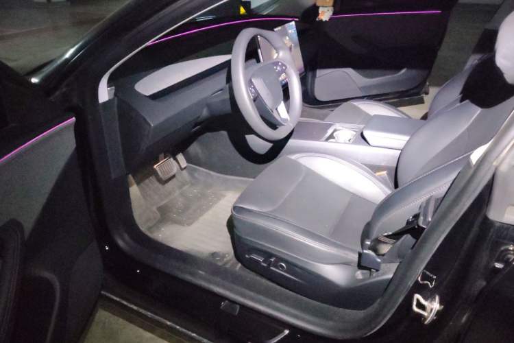 Used Tesla Model 3 2023 Rear-Wheel-Drive Version Interior 3