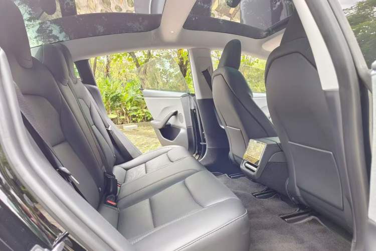 Used Tesla Model 3 2023 Rear-Wheel-Drive Version Interior 4