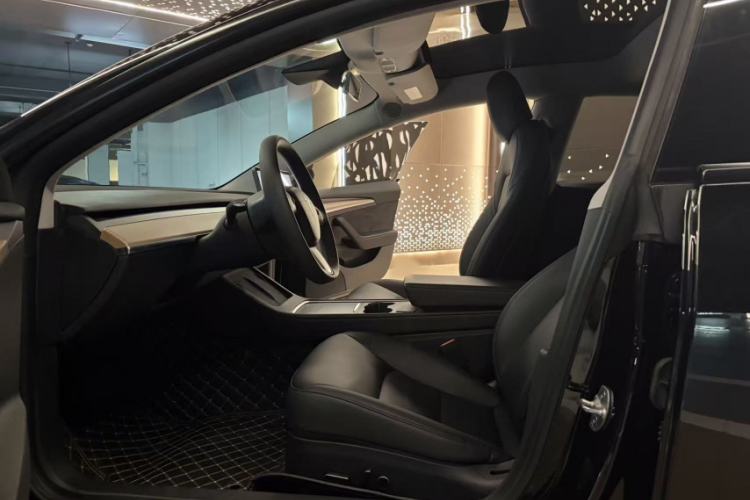 Used Tesla Model 3 2023 Long-Range All-Wheel-Drive Version Interior 4