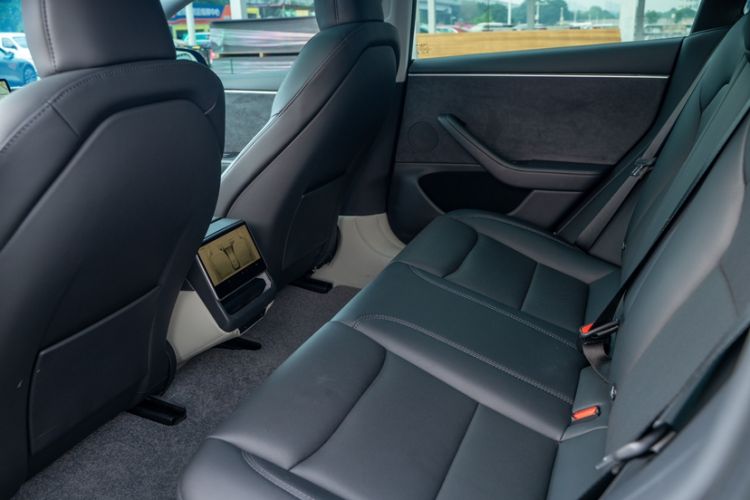 Used Tesla Model 3 2023 Long-Range All-Wheel-Drive Version Interior 5