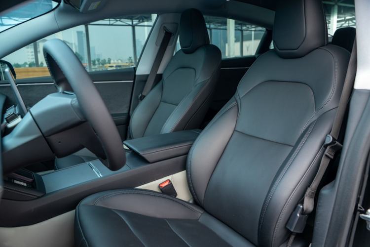 Used Tesla Model 3 2023 Long-Range All-Wheel-Drive Version Interior 7