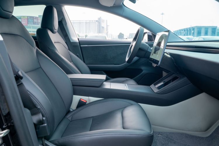Used Tesla Model 3 2023 Long-Range All-Wheel-Drive Version Interior 8