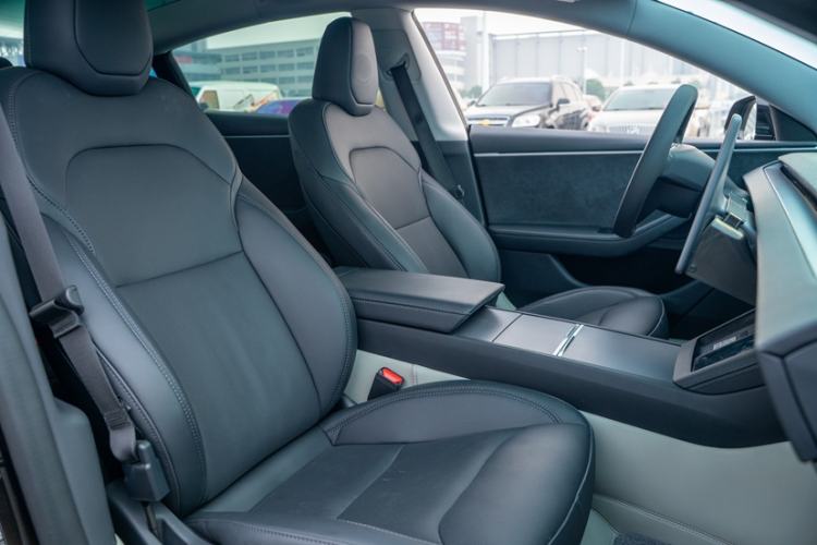 Used Tesla Model 3 2023 Long-Range All-Wheel-Drive Version Interior 9