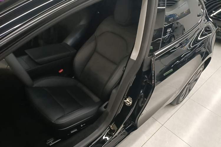 Used Tesla Model 3 2023 Rear-Wheel-Drive Version Left Front Seat