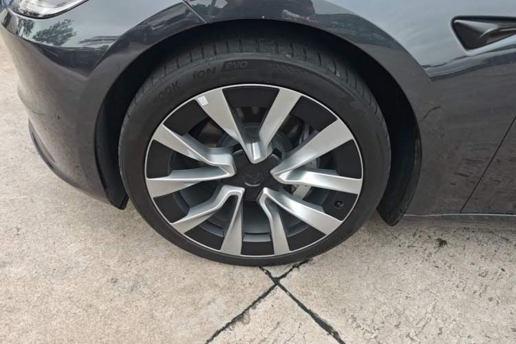 Used Tesla Model 3 2023 Long-Range All-Wheel-Drive Version Left Front Wheel Hub