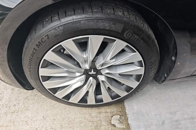 Used Tesla Model 3 2023 Rear-Wheel-Drive Version Left Front Wheel Hub