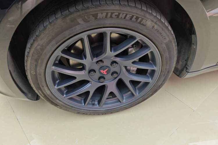 Used Tesla Model 3 2023 Rear-Wheel-Drive Version Left Front Wheel Hub