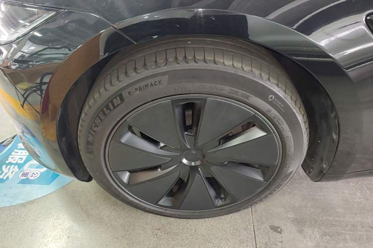 Used Tesla Model 3 2023 Long-Range All-Wheel-Drive Version Left Front Wheel Hub