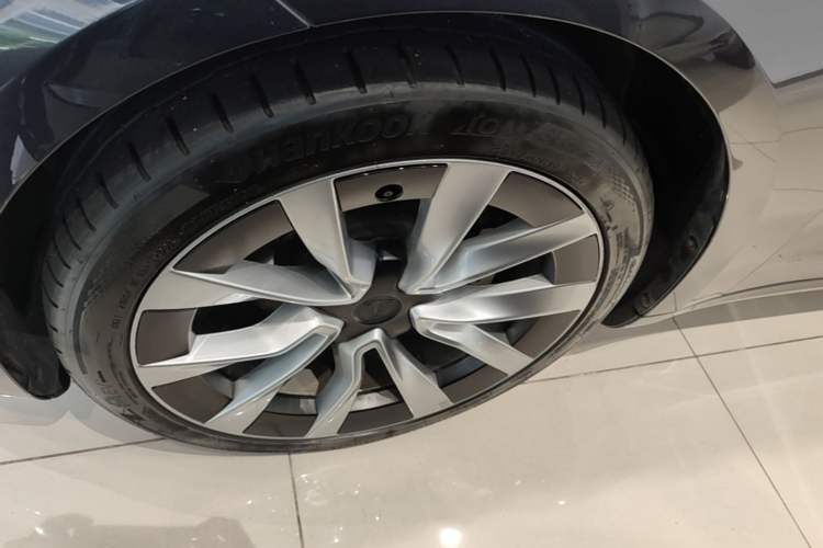 Used Tesla Model 3 2023 Rear-Wheel-Drive Version Left Front Wheel Hub