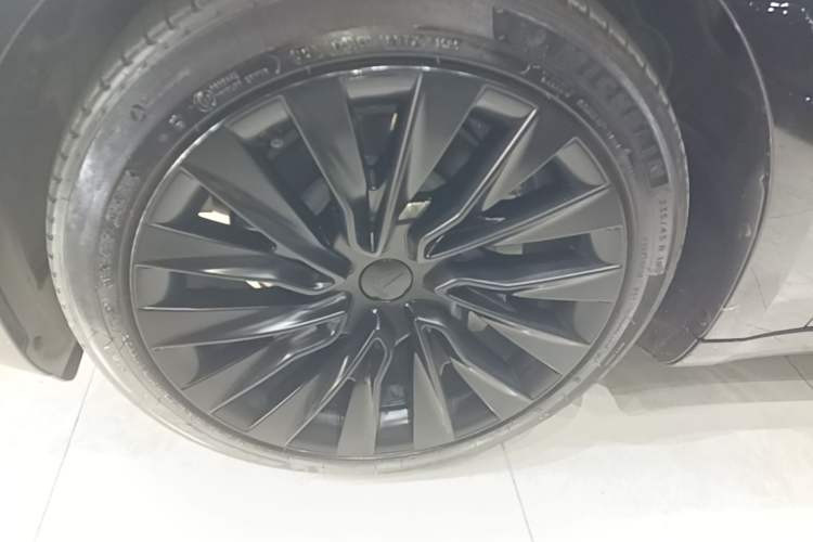 Used Tesla Model 3 2023 Long-Range All-Wheel-Drive Version Left Front Wheel Hub