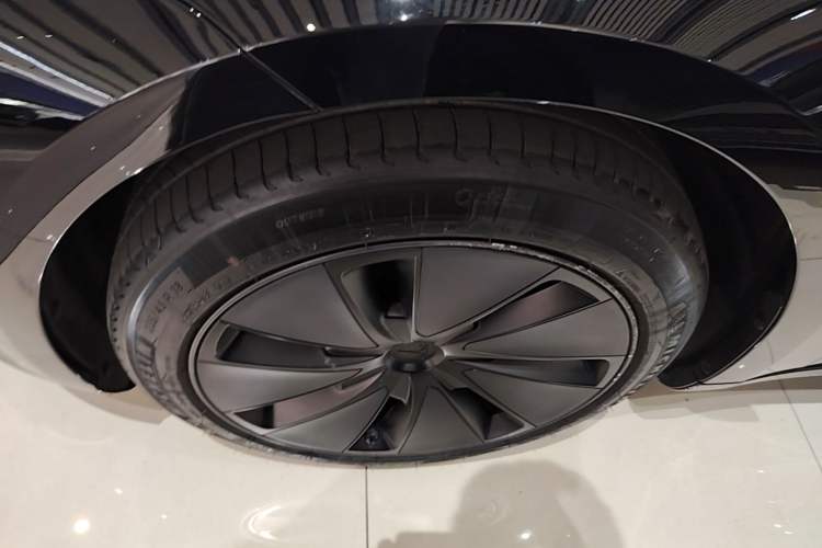 Used Tesla Model 3 2023 Rear-Wheel-Drive Version Left Front Wheel Hub