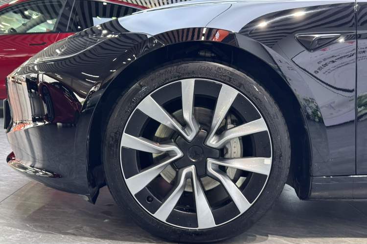 Used Tesla Model 3 2023 Long-Range All-Wheel-Drive Version Left Front Wheel Hub