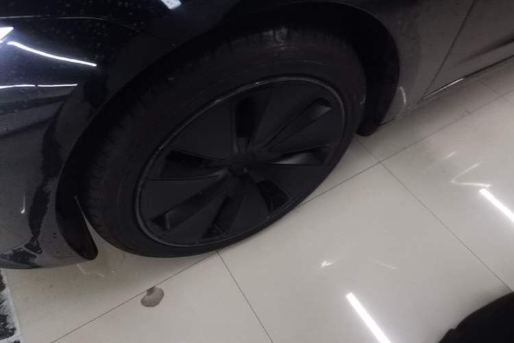 Used Tesla Model 3 2023 Long-Range All-Wheel-Drive Version Left Front Wheel Hub