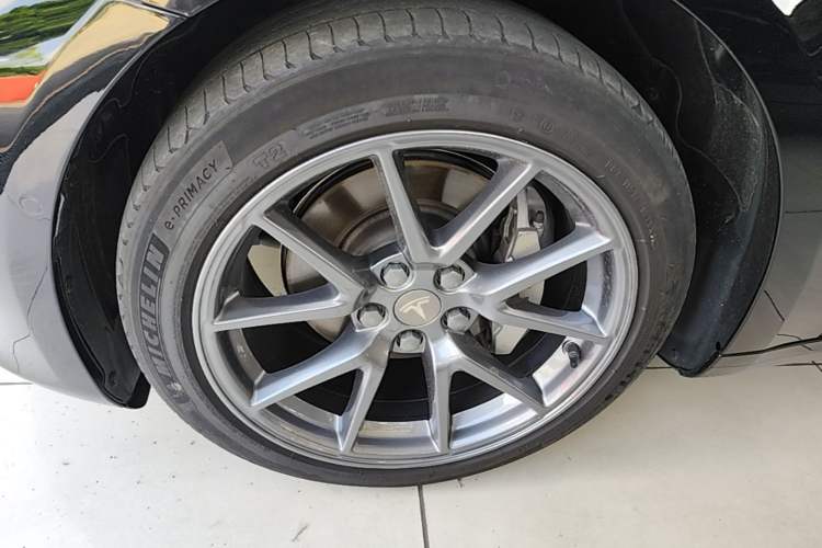 Used Tesla Model 3 2023 Rear-Wheel-Drive Version Left Front Wheel Hub