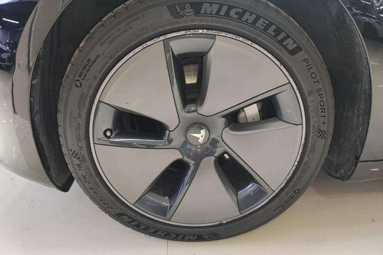 Used Tesla Model 3 2023 Rear-Wheel-Drive Version Left Front Wheel Hub