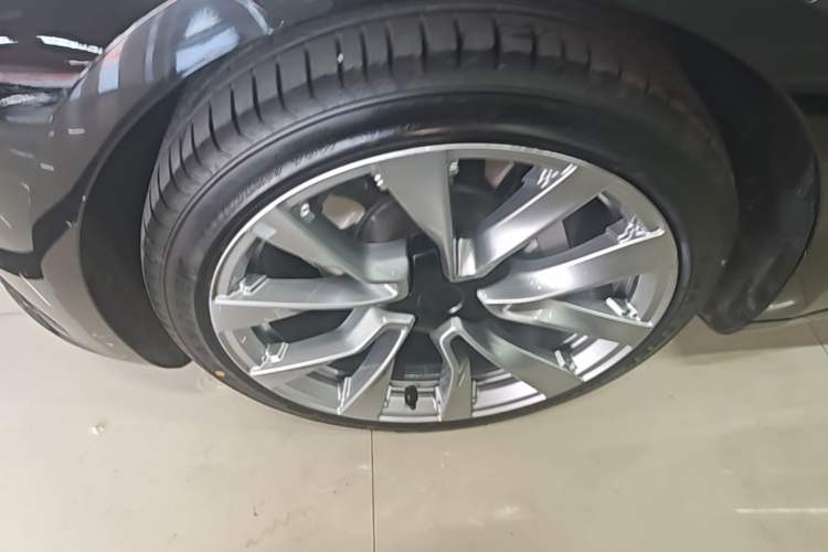 Used Tesla Model 3 2023 Rear-Wheel-Drive Version Left Front Wheel Hub