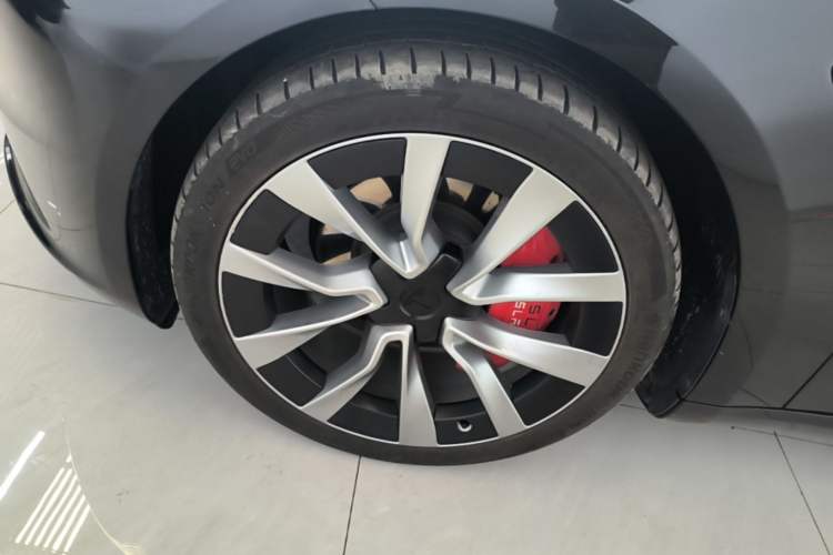 Used Tesla Model 3 2023 Long-Range All-Wheel-Drive Version Left Front Wheel Hub
