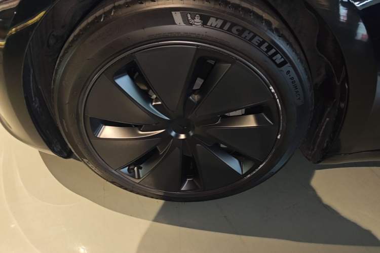 Used Tesla Model 3 2023 Long-Range All-Wheel-Drive Version Left Front Wheel Hub
