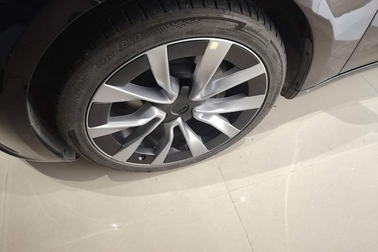 Used Tesla Model 3 2023 Rear-Wheel-Drive Version Left Front Wheel Hub