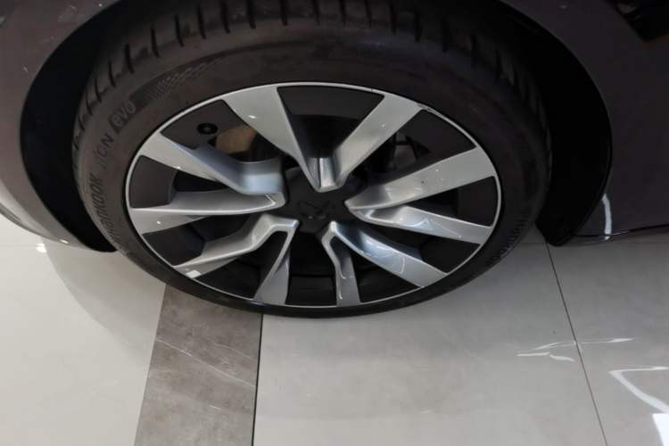Used Tesla Model 3 2023 Rear-Wheel-Drive Version Left Front Wheel Hub